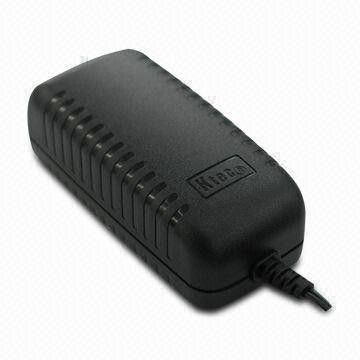 Adattatore universale di corrente alternata di 15 watt per gli audio e video prodotti