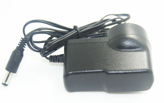 Adattatore fissato al muro di potere di viaggio internazionale del telefono cellulare della spina portatile dell'AU