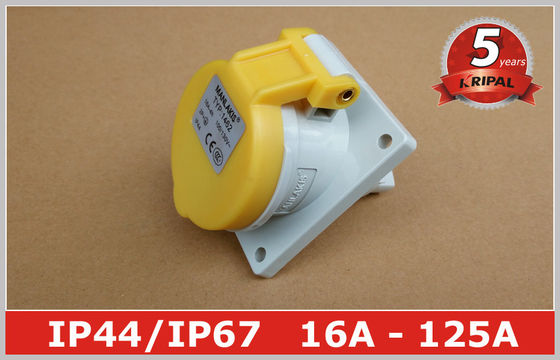 Il pannello ad angolo ha montato il Pin industriale del commutatore 110V 16A IP44 3 dell'incavo di potere per il marinaio